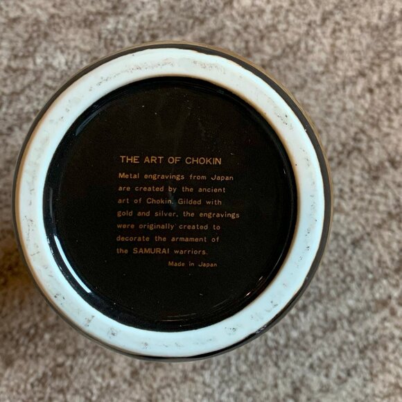 VINTAGE JAPANESE ART OF CHOKIN, 2 PCS. BLACK VASE, WHITE VASE, GOLD TRIMMED - Picture 9 of 9